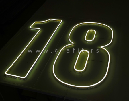 neonski natpis 18, osamnaest, dekoracije za osamnaesti rođendan